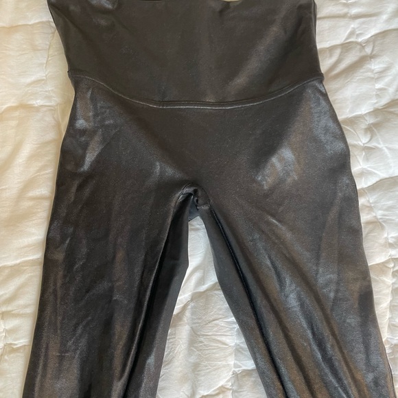 Spanx faux leather leggings great condition no signs of wear - Picture 3 of 6